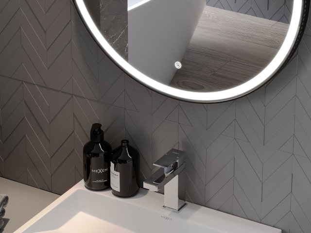 LEDs autour du miroir de salle de bain