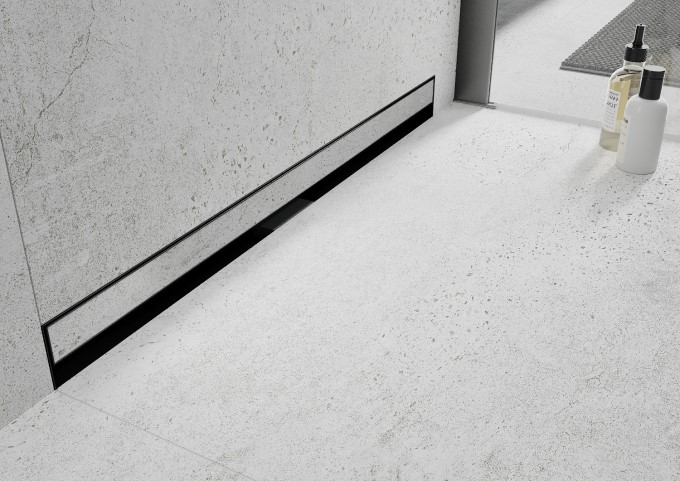 évacuation linéaire murale noire