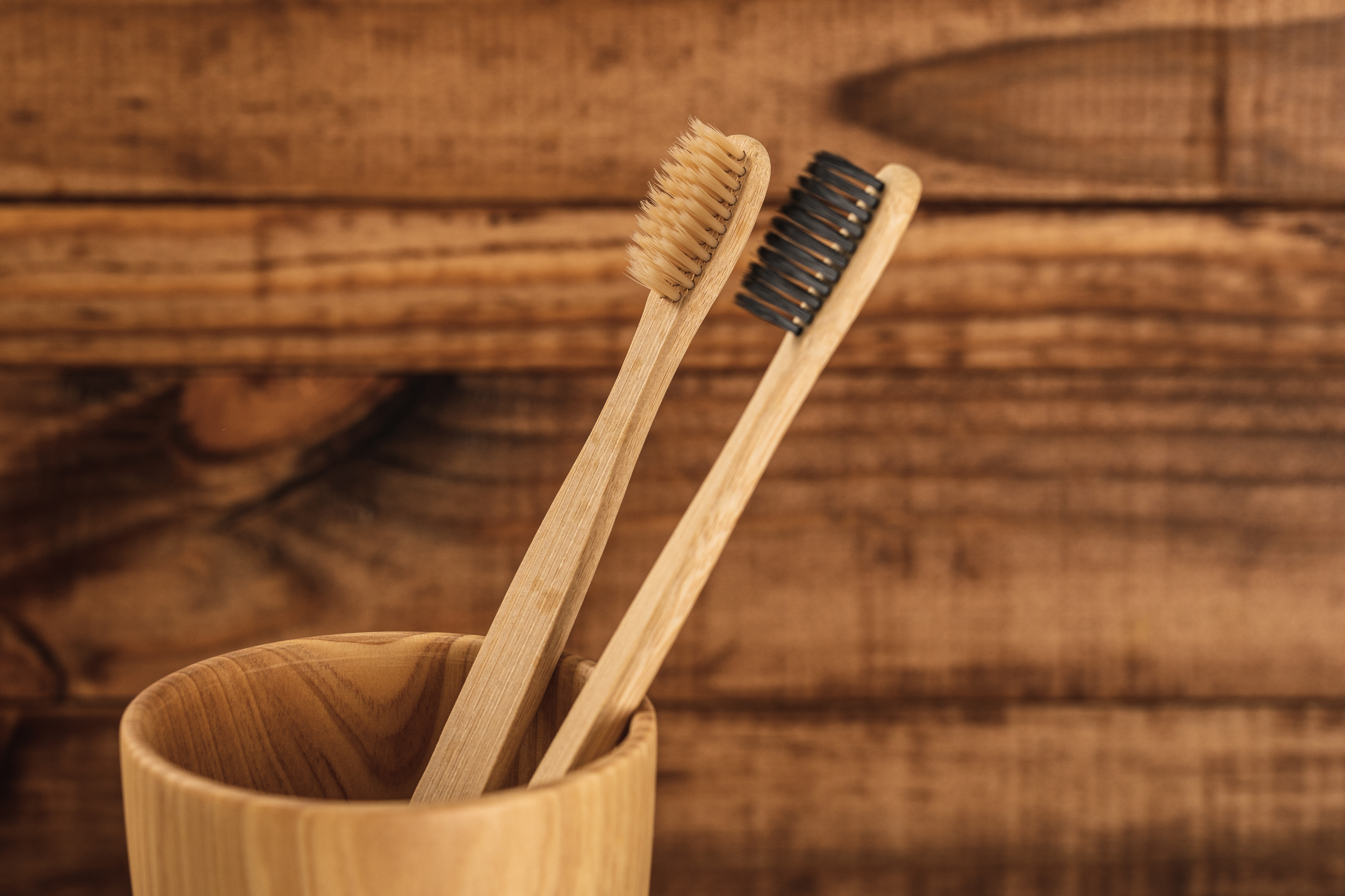Salle de bains à la mode - accessoires élégants pour se brosser les dents