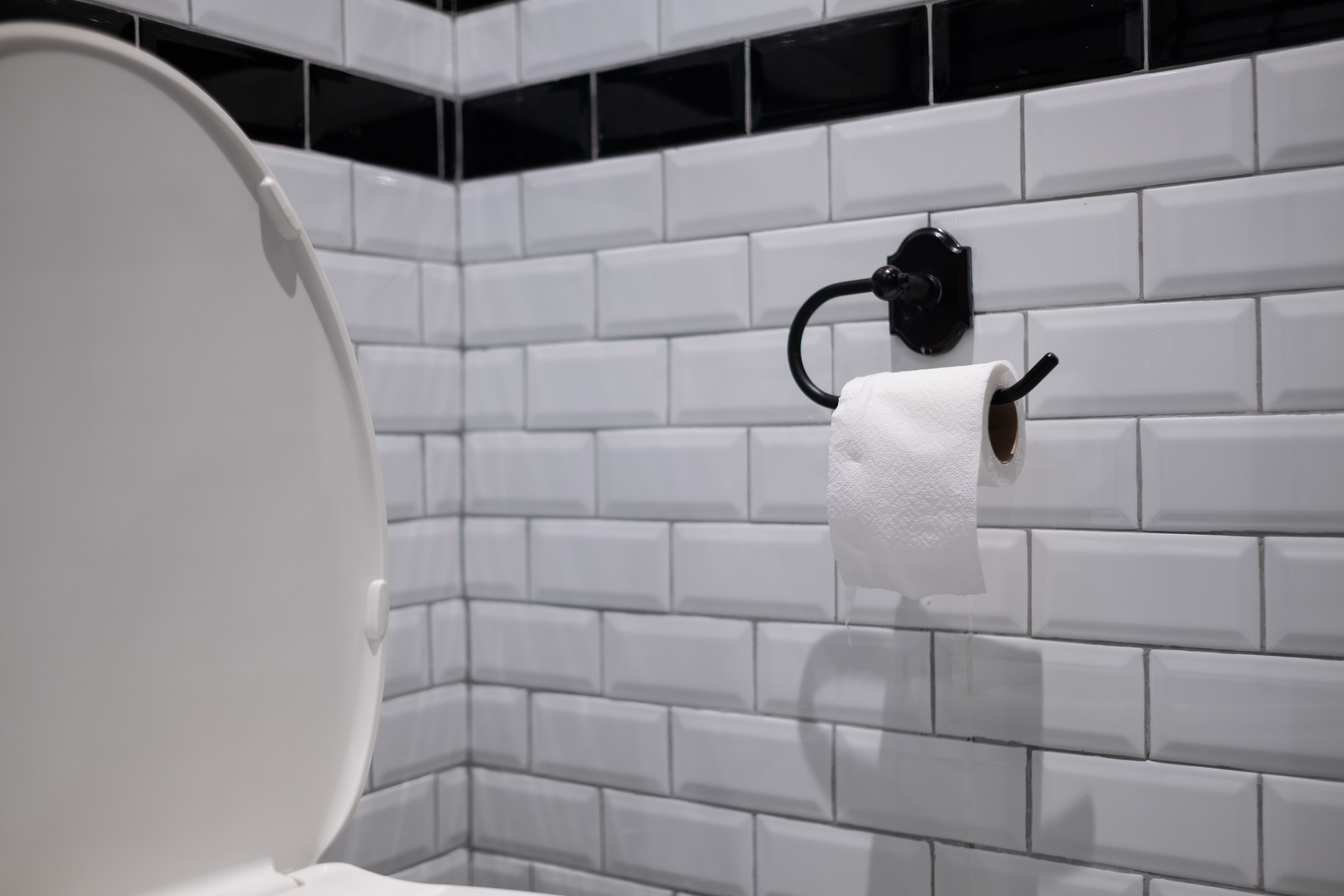 À quelle hauteur installer un support pour papier toilette ?