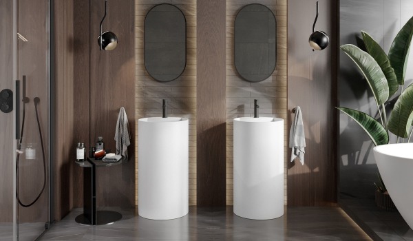 Accessoires en bois dans la salle de bain de style boho