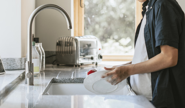 Hoe zorg je voor een granieten keukenafvoer?