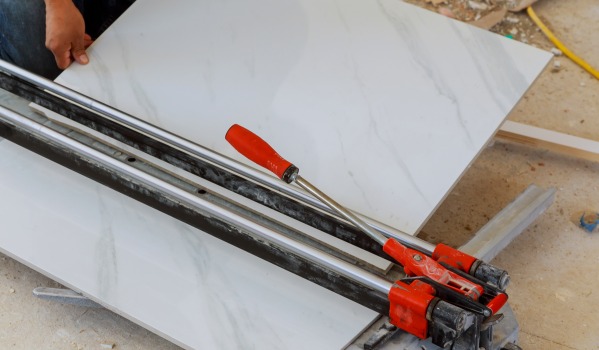 Comment couper correctement les carreaux?