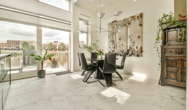 Quelles sont les classes d'usure des carreaux ? Découvrez quels grès sont adaptés à la cuisine, la salle de bain et le salon.