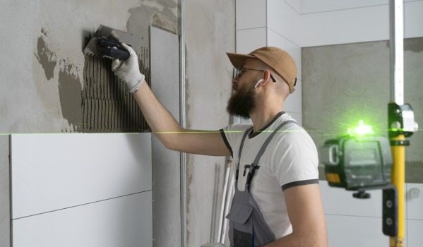 Rénovation de salle de bains - coûts 2026. Ce qu'il faut inclure dans le budget et comment économiser réellement