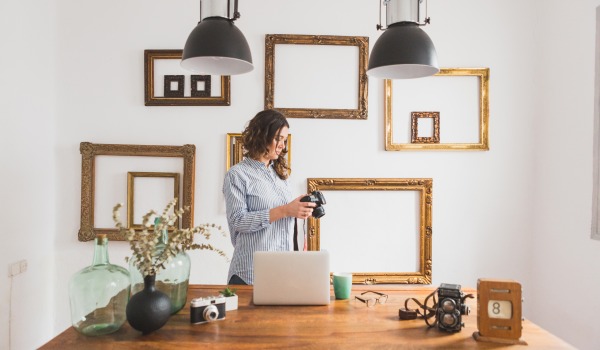 Murs tendance dans le salon — idées de finition et de décoration