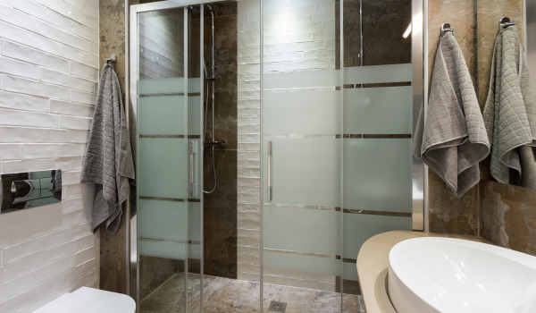 Comment choisir les portes pour une cabine de douche?