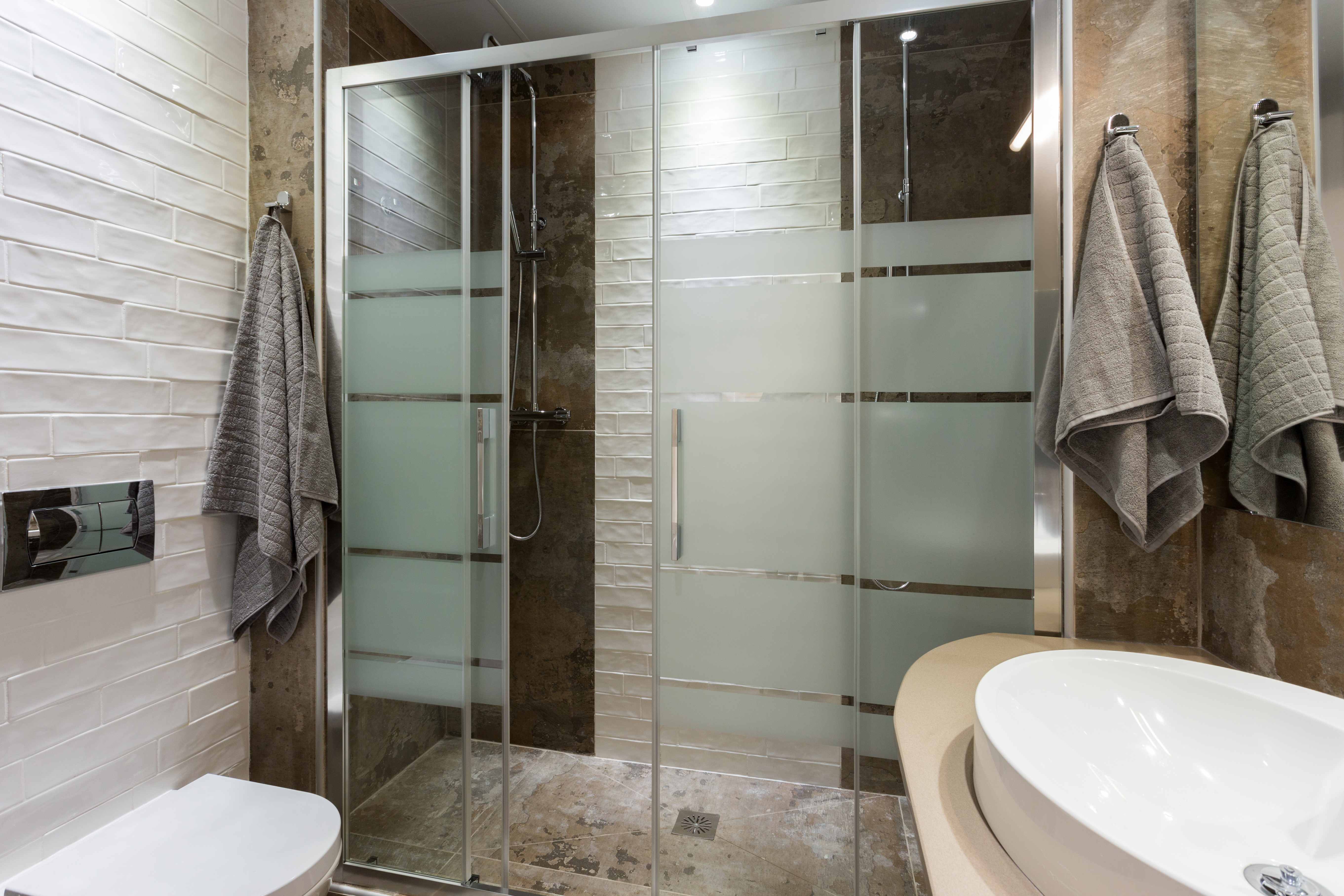 Comment choisir les portes pour une cabine de douche?
