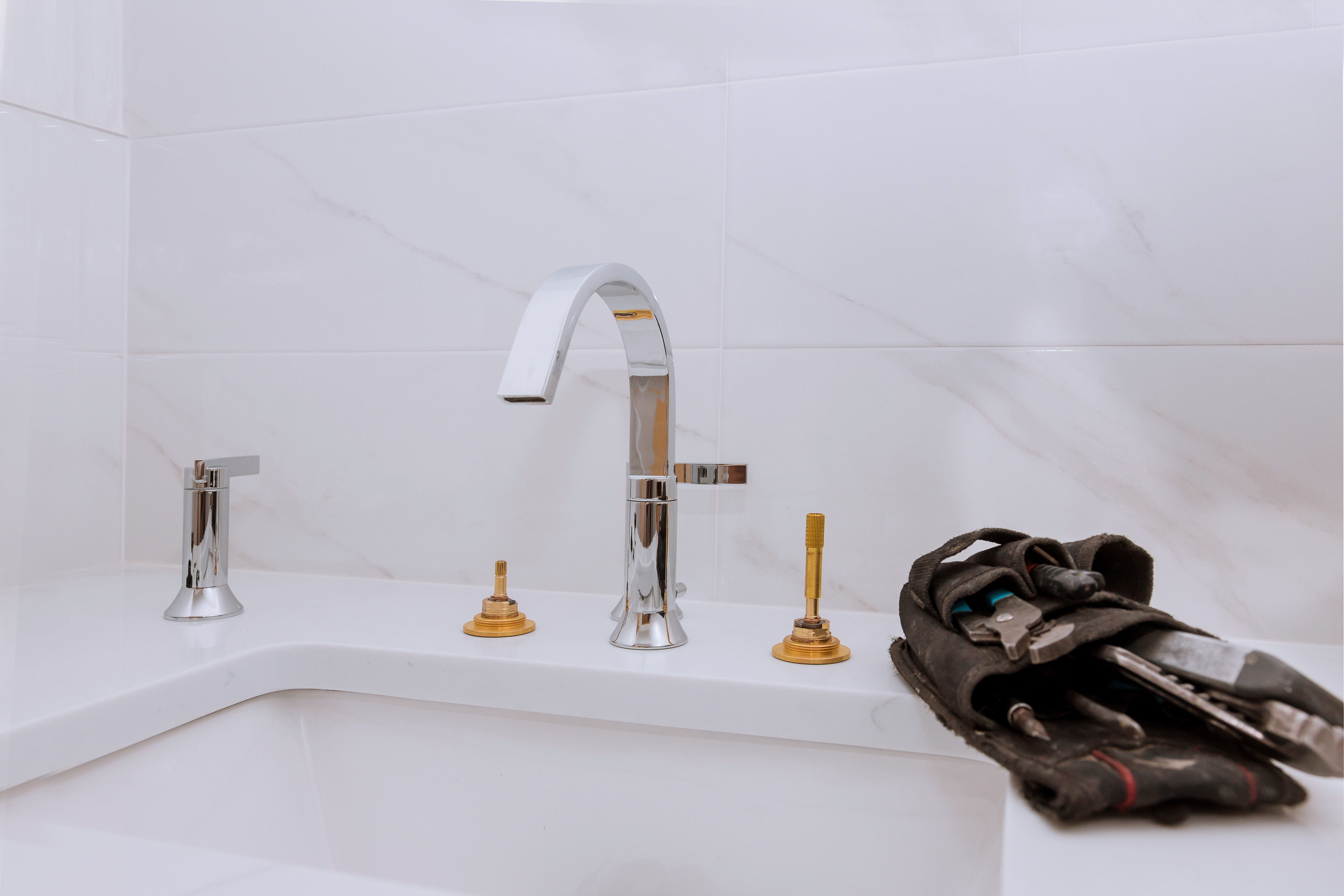Comment déboucher un lavabo?