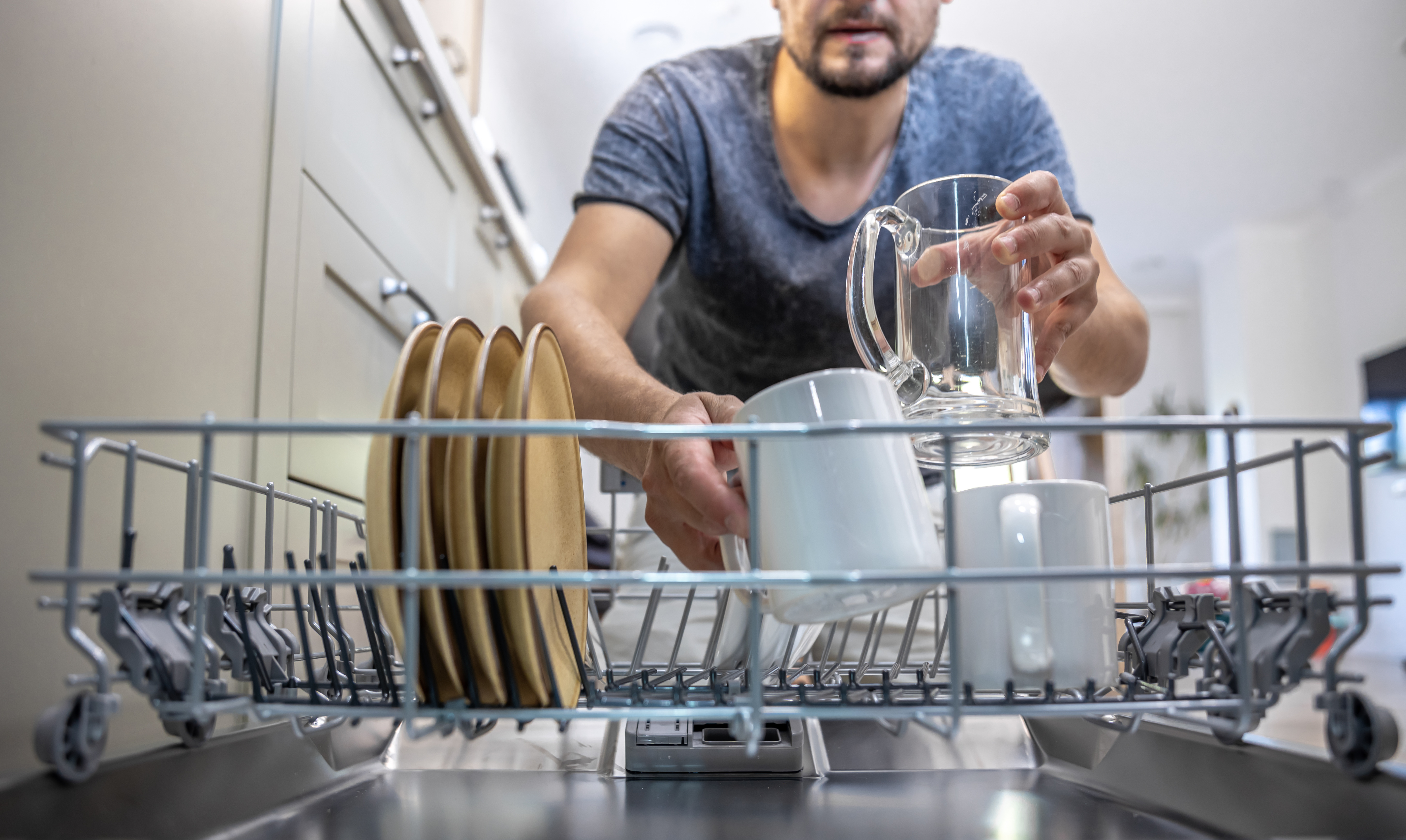 Vaatwasser onder de gootsteen: is het mogelijk om een kleine vaatwasser onder de gootsteen te installeren?