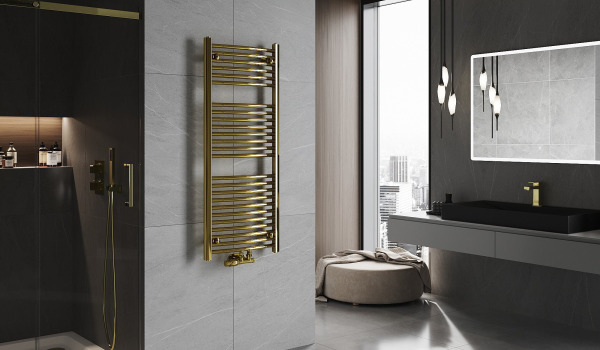 Couleur, style et fonctionnalité - donc un radiateur doré dans la salle de bain