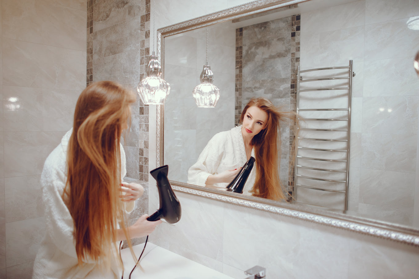 À quelle hauteur un miroir au-dessus du lavabo est-il optimal?