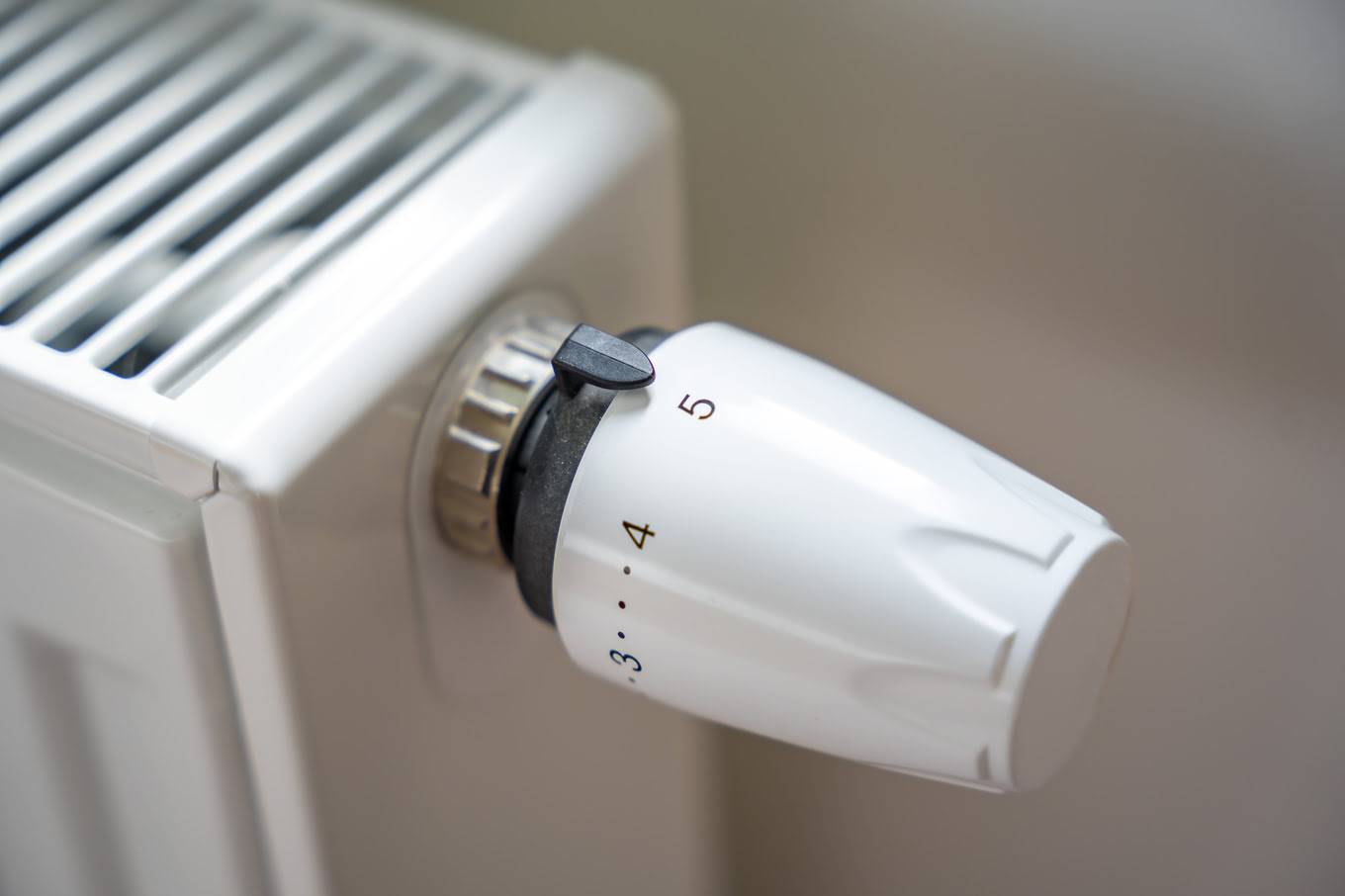 Comment fonctionne la tête thermostatique sur un radiateur?