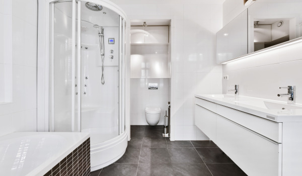 Cabines de douche avec ou sans bac?