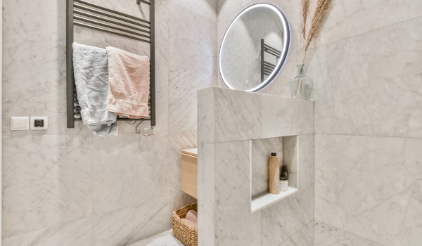 Éclats dans les carreaux - comment masquer un carreau fissuré