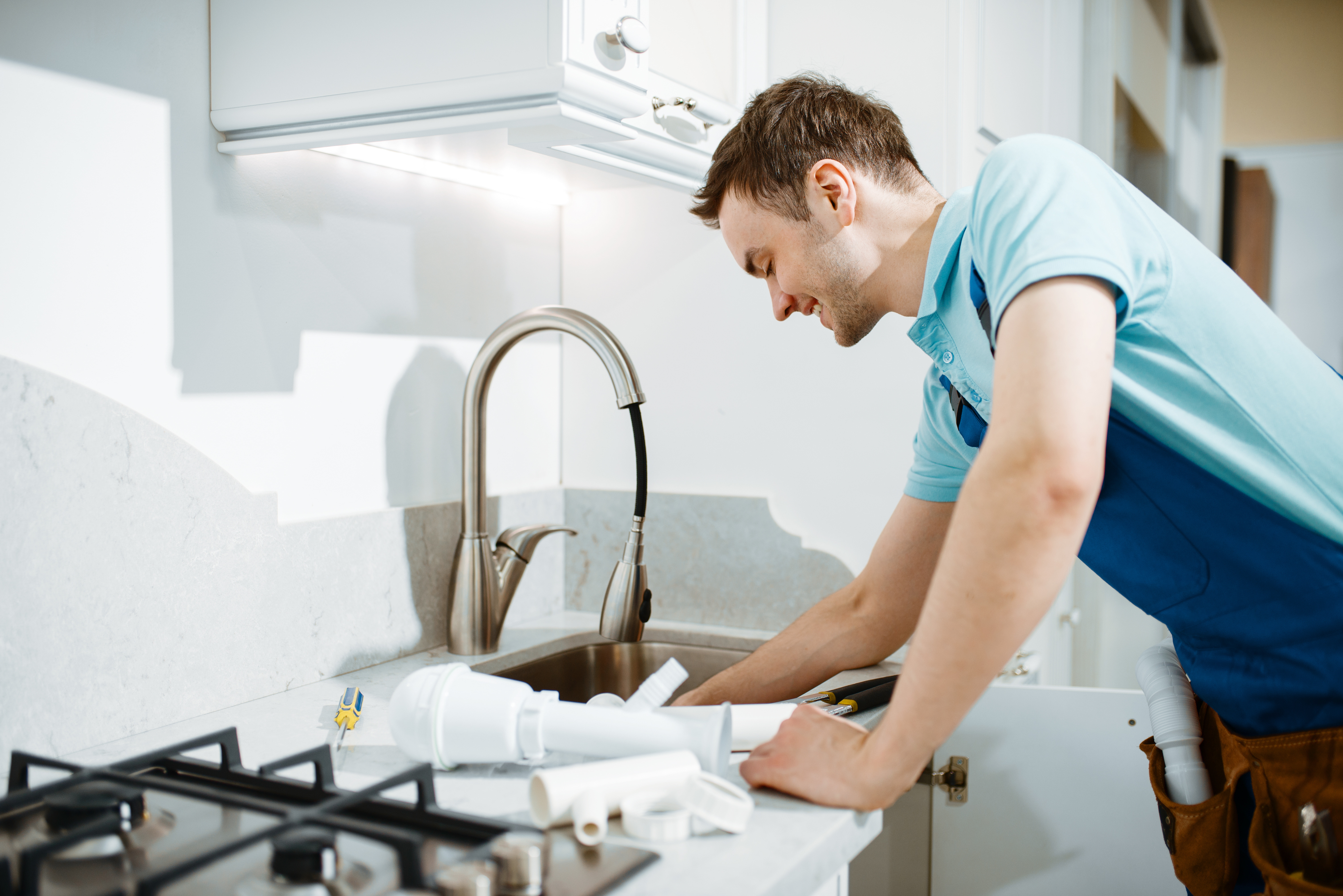 Comment remplacer le bouchon dans un lavabo ?