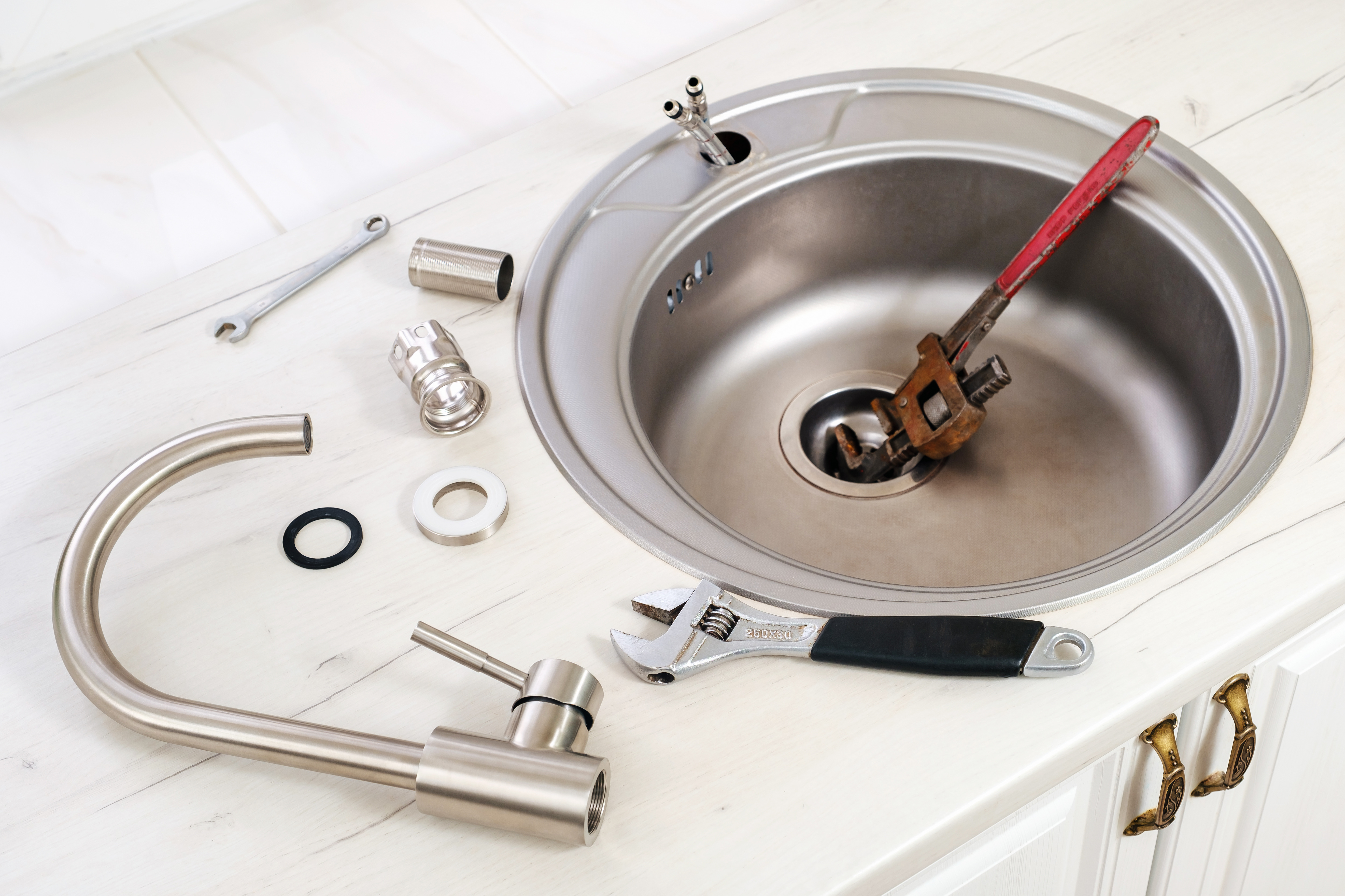 Comment déboucher un bouchon de lavabo?