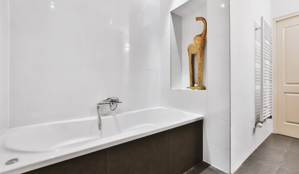 Comment encastrer une baignoire rectangulaire?