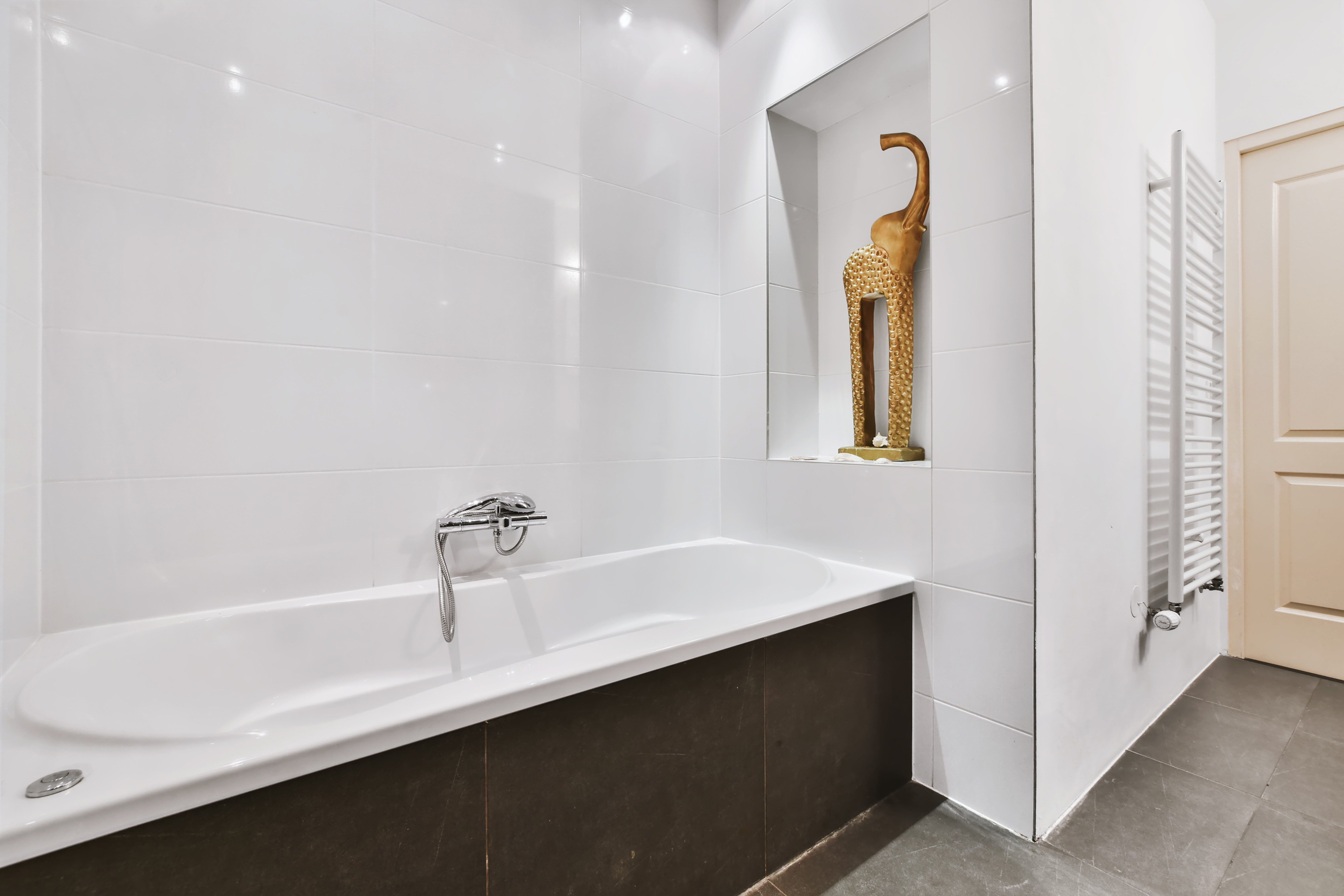 Comment encastrer une baignoire rectangulaire?